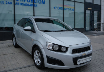 Подержанный автомобиль Chevrolet Aveo Sedan 2013 года (7 фото)
