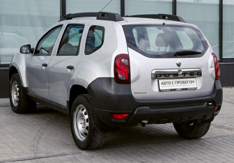 Подержанный автомобиль Renault Duster 2015 года (3 фото)