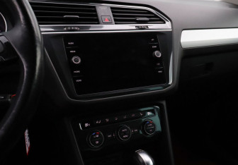 Подержанный автомобиль Volkswagen Tiguan 2019 года (11 фото)
