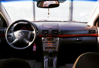 Подержанный автомобиль Toyota Avensis Sedan 2007 года (18 фото)
