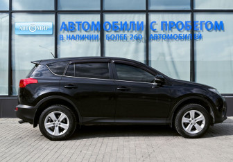 Подержанный автомобиль Toyota RAV4 2013 года (6 фото)