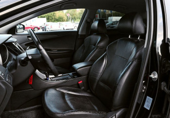 Подержанный автомобиль Hyundai Sonata 2010 года (16 фото)