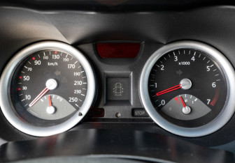 Подержанный автомобиль Renault Megane Sedan 2005 года (15 фото)