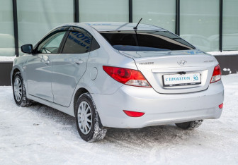 Подержанный автомобиль Hyundai Solaris Sedan 2011 года (3 фото)
