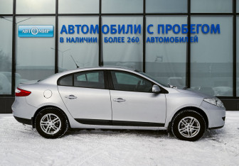 Подержанный автомобиль Renault Fluence 2013 года (6 фото)