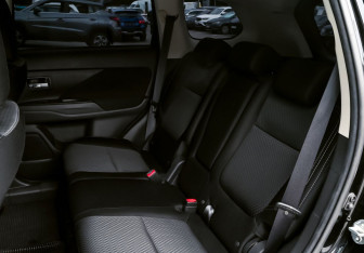 Подержанный автомобиль Mitsubishi Outlander 2019 года (17 фото)