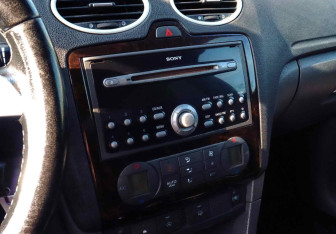 Подержанный автомобиль Ford Focus Sedan 2006 года (12 фото)