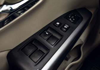 Подержанный автомобиль Mitsubishi Outlander 2007 года (12 фото)