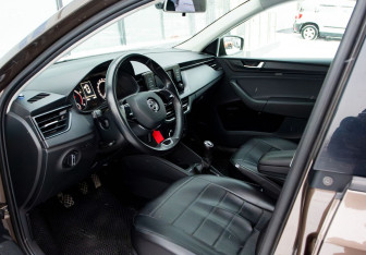 Подержанный автомобиль Skoda Rapid Liftback 2020 года (8 фото)