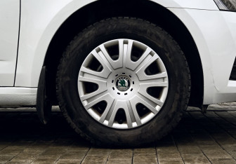 Подержанный автомобиль Skoda Octavia Liftback 2017 года (19 фото)