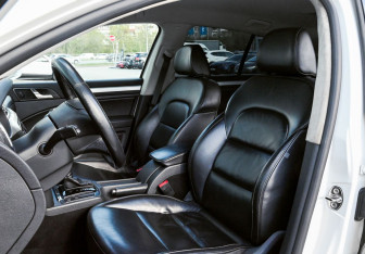 Подержанный автомобиль Skoda Superb Liftback 2011 года (16 фото)