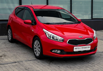 Подержанный автомобиль Kia Ceed Hatchback 2014 года (7 фото)
