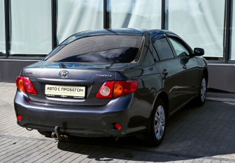 Подержанный автомобиль Toyota Corolla Sedan 2007 года (5 фото)
