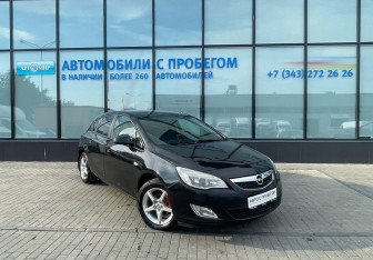 Подержанный автомобиль Opel Astra Hatchback 2011 года (7 фото)