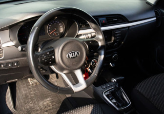 Подержанный автомобиль Kia Rio Sedan 2019 года (15 фото)