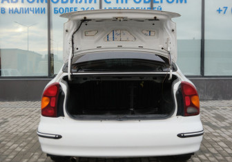 Подержанный автомобиль Chevrolet Lanos 2006 года (17 фото)