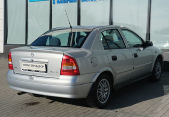Подержанный автомобиль Chevrolet Viva 2005 года (5 фото)
