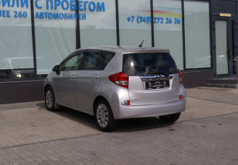 Подержанный автомобиль Subaru Trezia 2013 года (3 фото)