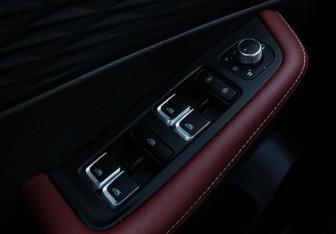 Подержанный автомобиль Geely Coolray 2024 года (11 фото)