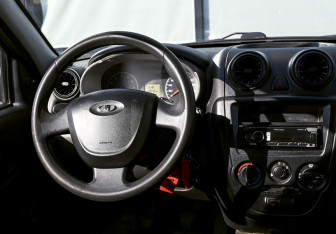 Подержанный автомобиль LADA (ВАЗ) Granta Sedan 2013 года (17 фото)