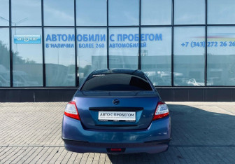 Подержанный автомобиль Nissan Teana 2011 года (4 фото)