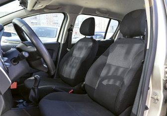 Подержанный автомобиль Renault Sandero 2018 года (16 фото)