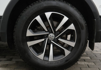 Подержанный автомобиль Volkswagen Tiguan 2019 года (22 фото)