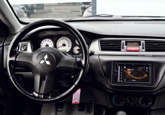 Подержанный автомобиль Mitsubishi Lancer Wagon 2008 года (18 фото)