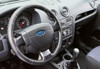 Подержанный автомобиль Ford Fusion 2008 года (10 фото)