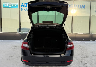 Подержанный автомобиль Skoda Octavia Liftback 2019 года (23 фото)