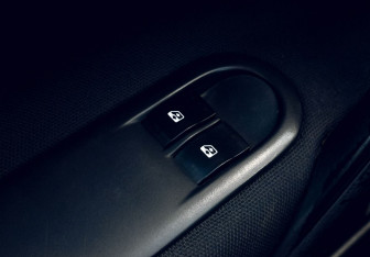 Подержанный автомобиль Renault Megane Sedan 2006 года (12 фото)