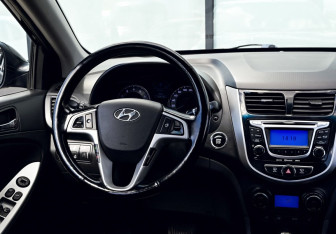 Подержанный автомобиль Hyundai Solaris Sedan 2013 года (21 фото)