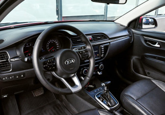 Подержанный автомобиль Kia Rio Hatchback 2018 года (15 фото)