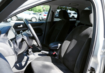 Подержанный автомобиль Ford Focus Sedan 2008 года (14 фото)
