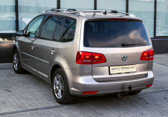 Подержанный автомобиль Volkswagen Touran 2012 года (3 фото)