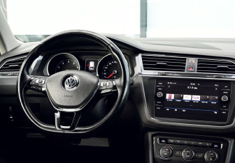 Подержанный автомобиль Volkswagen Tiguan 2020 года (19 фото)