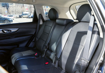 Подержанный автомобиль Nissan X-Trail 2015 года (17 фото)