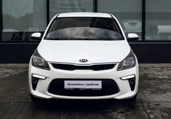 Подержанный автомобиль Kia Rio Sedan 2018 года (8 фото)