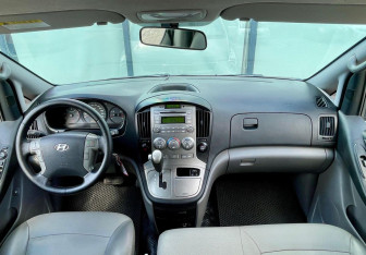Подержанный автомобиль Hyundai Grand Starex 2012 года (11 фото)