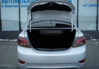 Подержанный автомобиль Hyundai Solaris Sedan 2011 года (20 фото)