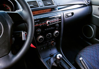 Подержанный автомобиль Mazda 3 Hatchback 2007 года (9 фото)