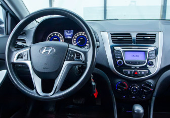 Подержанный автомобиль Hyundai Solaris Hatchback 2012 года (11 фото)