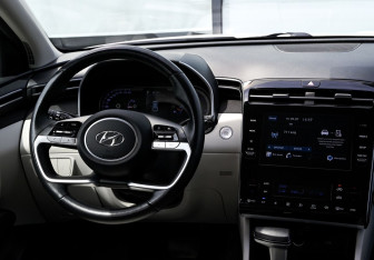 Подержанный автомобиль Hyundai Tucson 2023 года (19 фото)