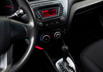 Подержанный автомобиль Kia Rio Sedan 2012 года (9 фото)
