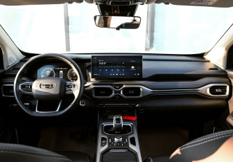 Подержанный автомобиль Geely Okavango 2022 года (20 фото)