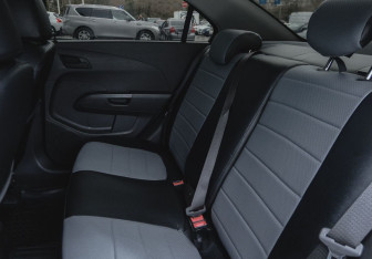 Подержанный автомобиль Chevrolet Aveo Sedan 2013 года (16 фото)