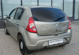 Подержанный автомобиль Renault Sandero 2012 года (3 фото)