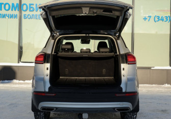 Подержанный автомобиль Geely Atlas Pro 2022 года (19 фото)