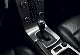 Подержанный автомобиль Volvo V50 2007 года (10 фото)