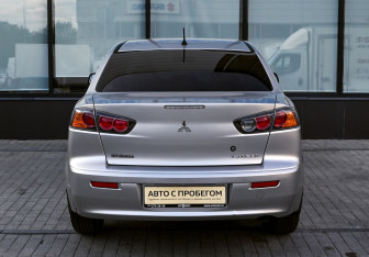 Подержанный автомобиль Mitsubishi Lancer Sedan 2013 года (4 фото)